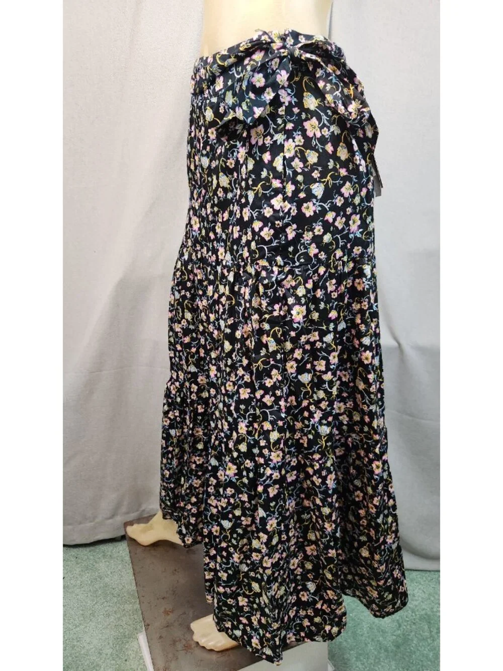 Who What Wear Black w Pink Blue Floral Print Long Skirt Womens Size 2 XSMALL NEW